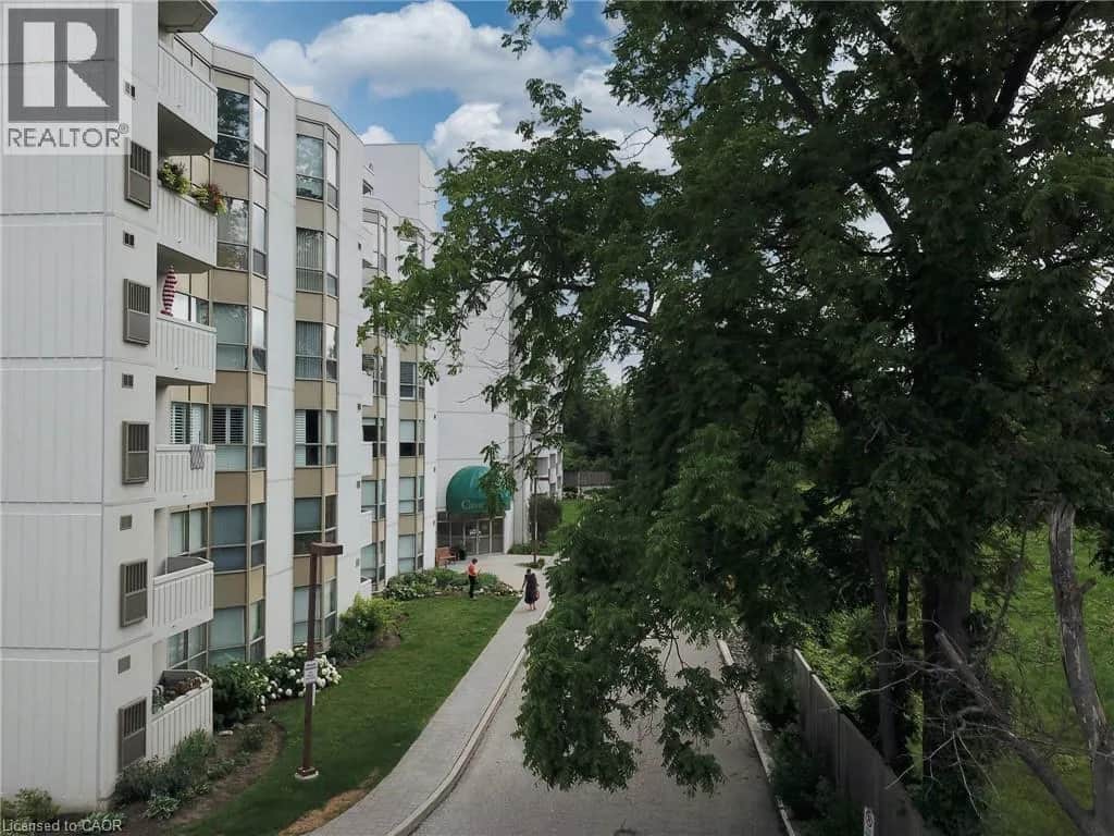 3267 KING Street E Unit# 505