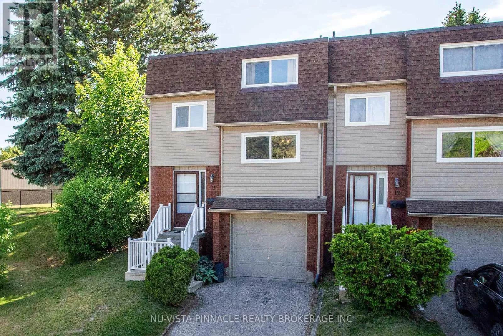 13 - 285 BLUEVALE STREET N