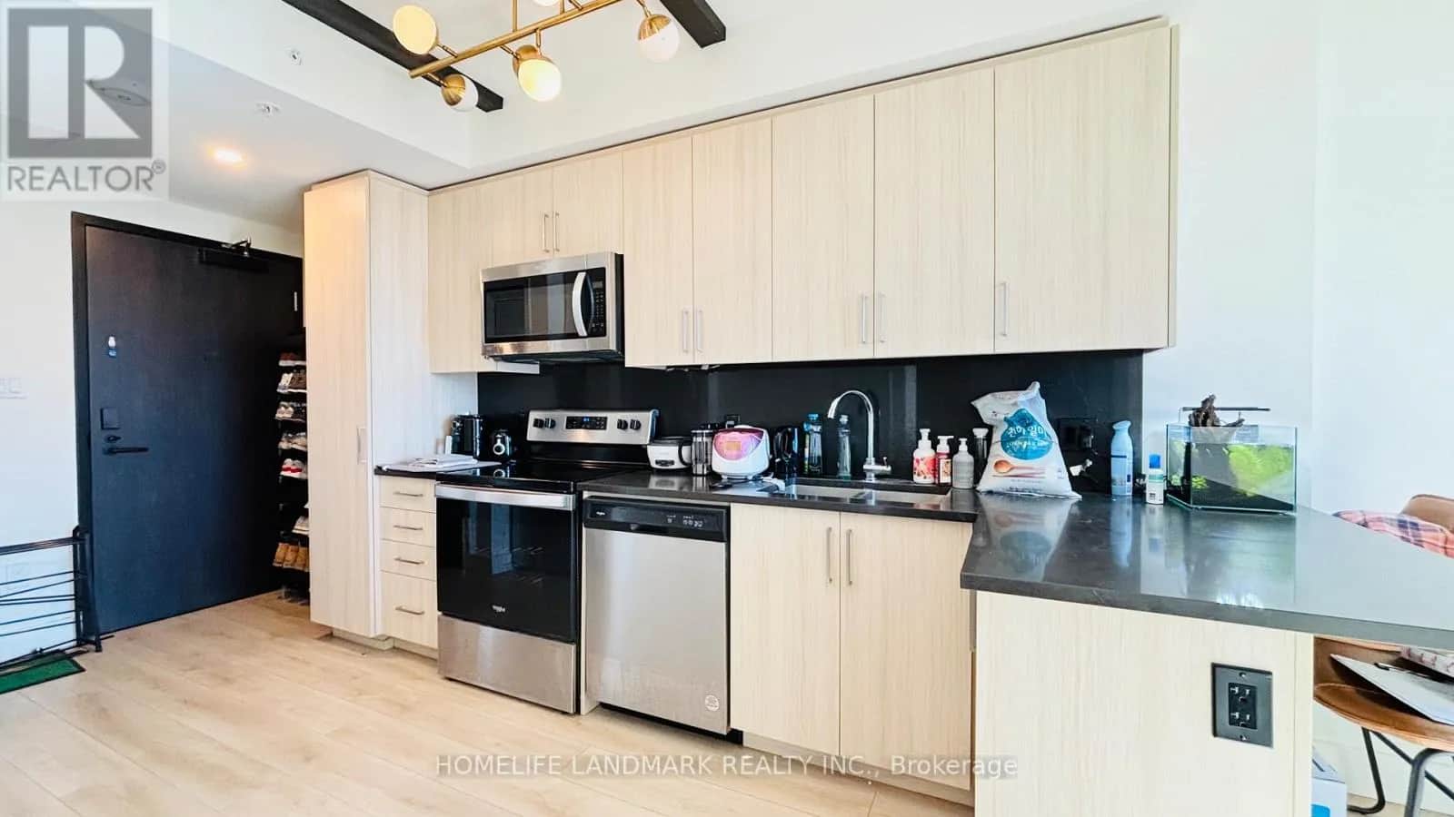 1536 - 145 COLUMBIA STREET W