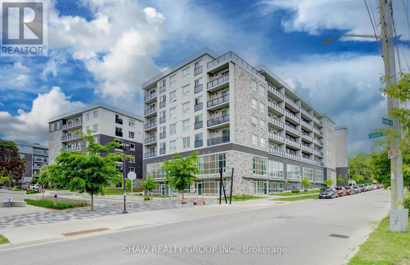 G105 - 275 LARCH STREET