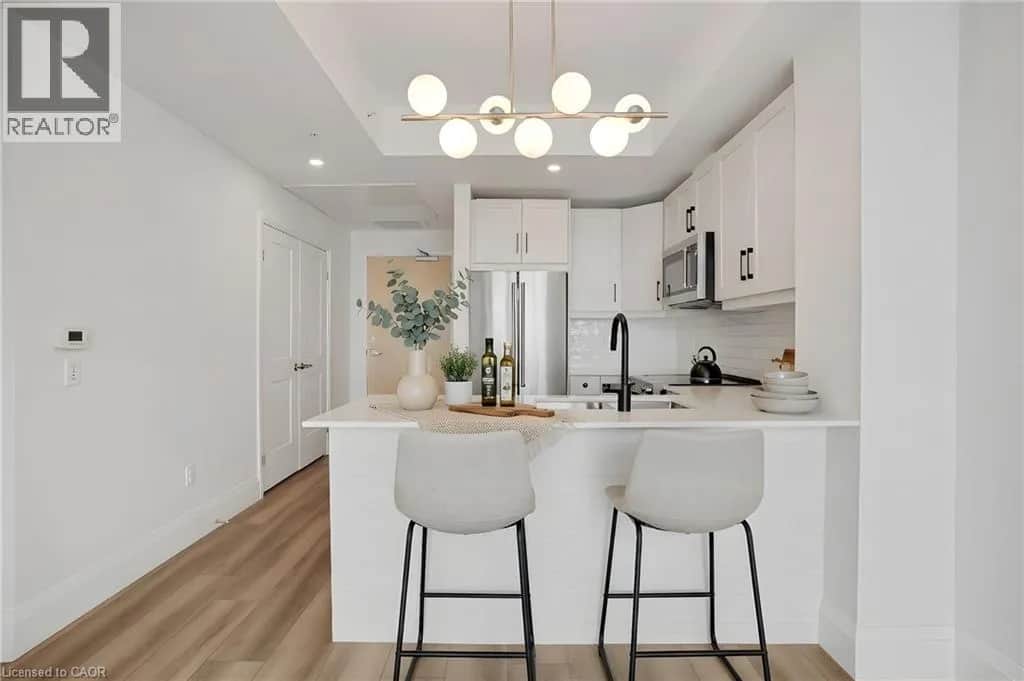 60 CHARLES Street W Unit# 1904