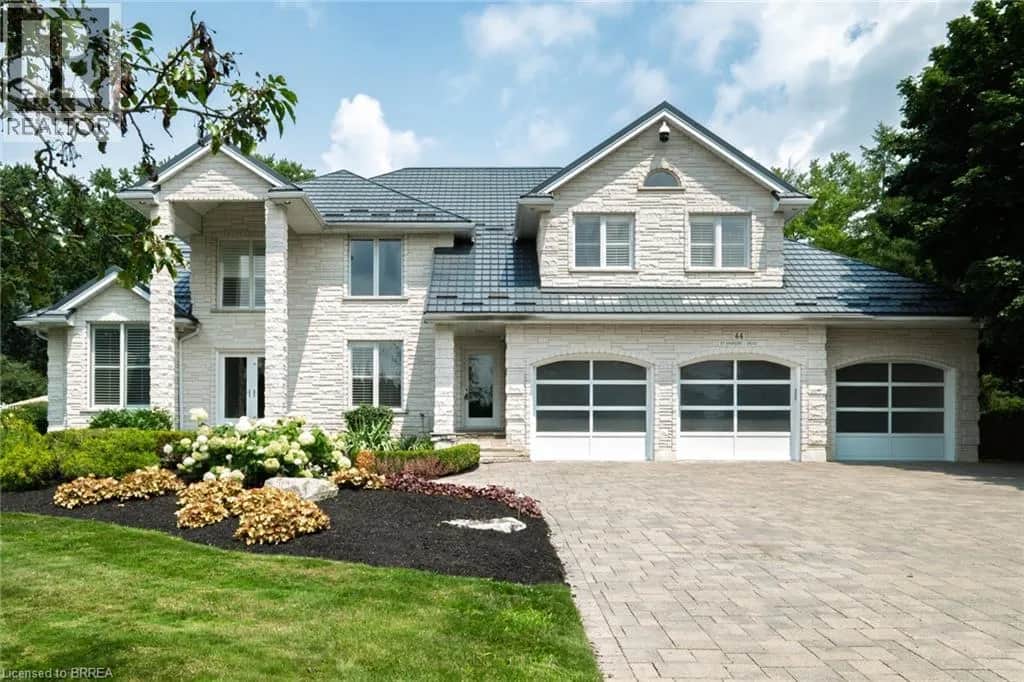 44 ST ANDREW'S Drive