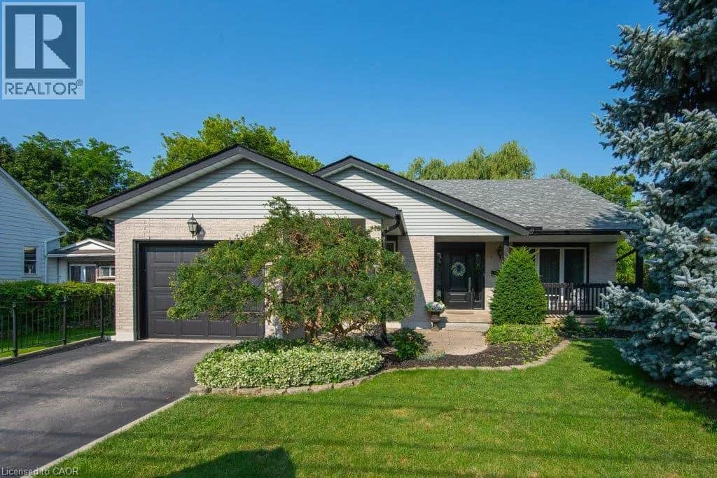 108 QUEENSWAY Drive