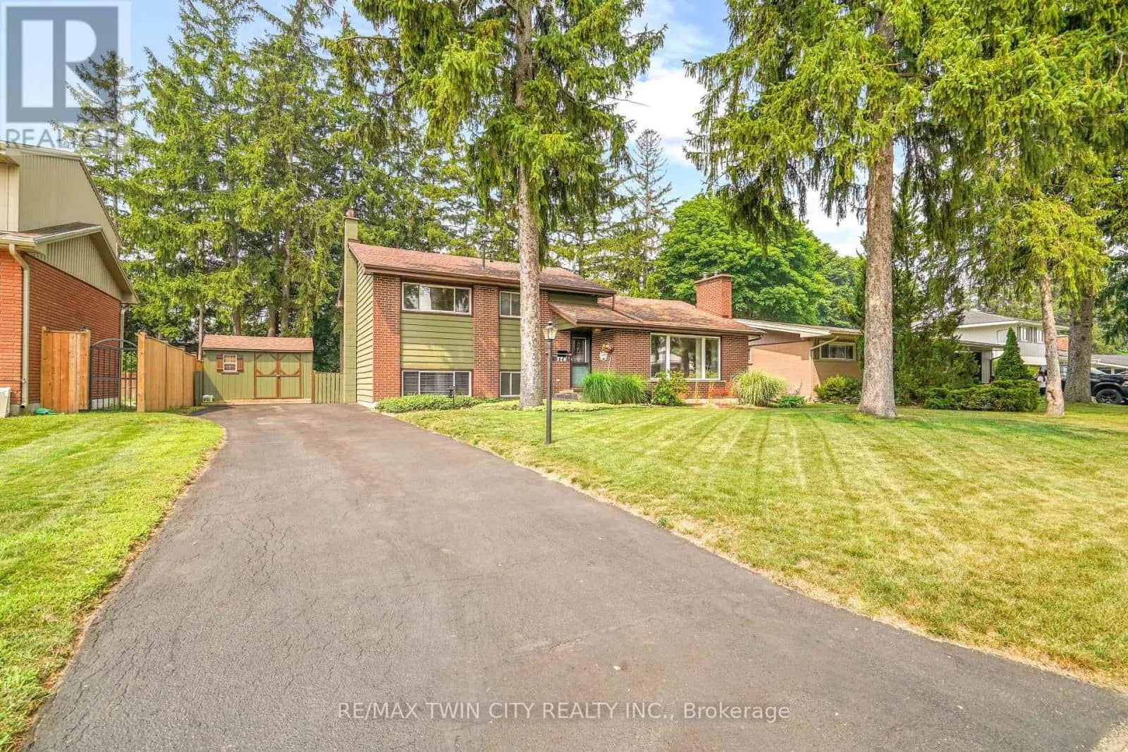 10 BRIER CRESCENT