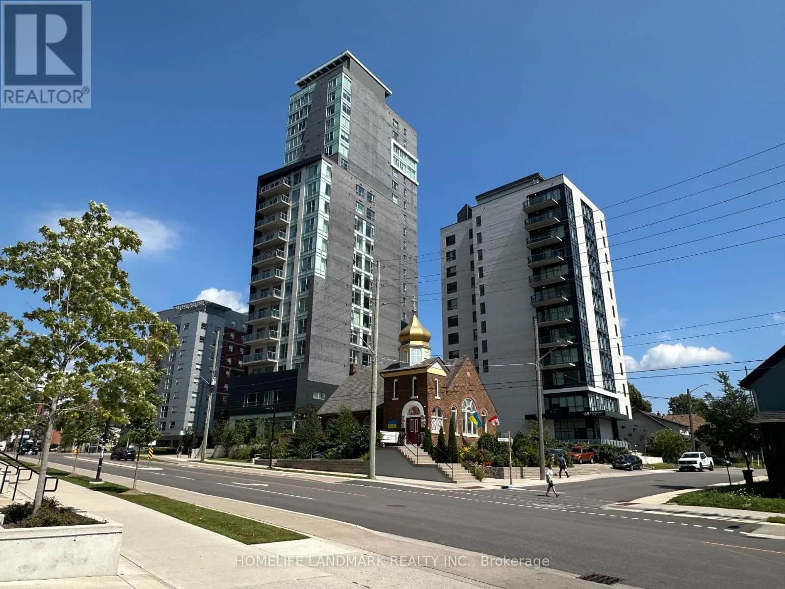 2004 - 158 KING STREET N