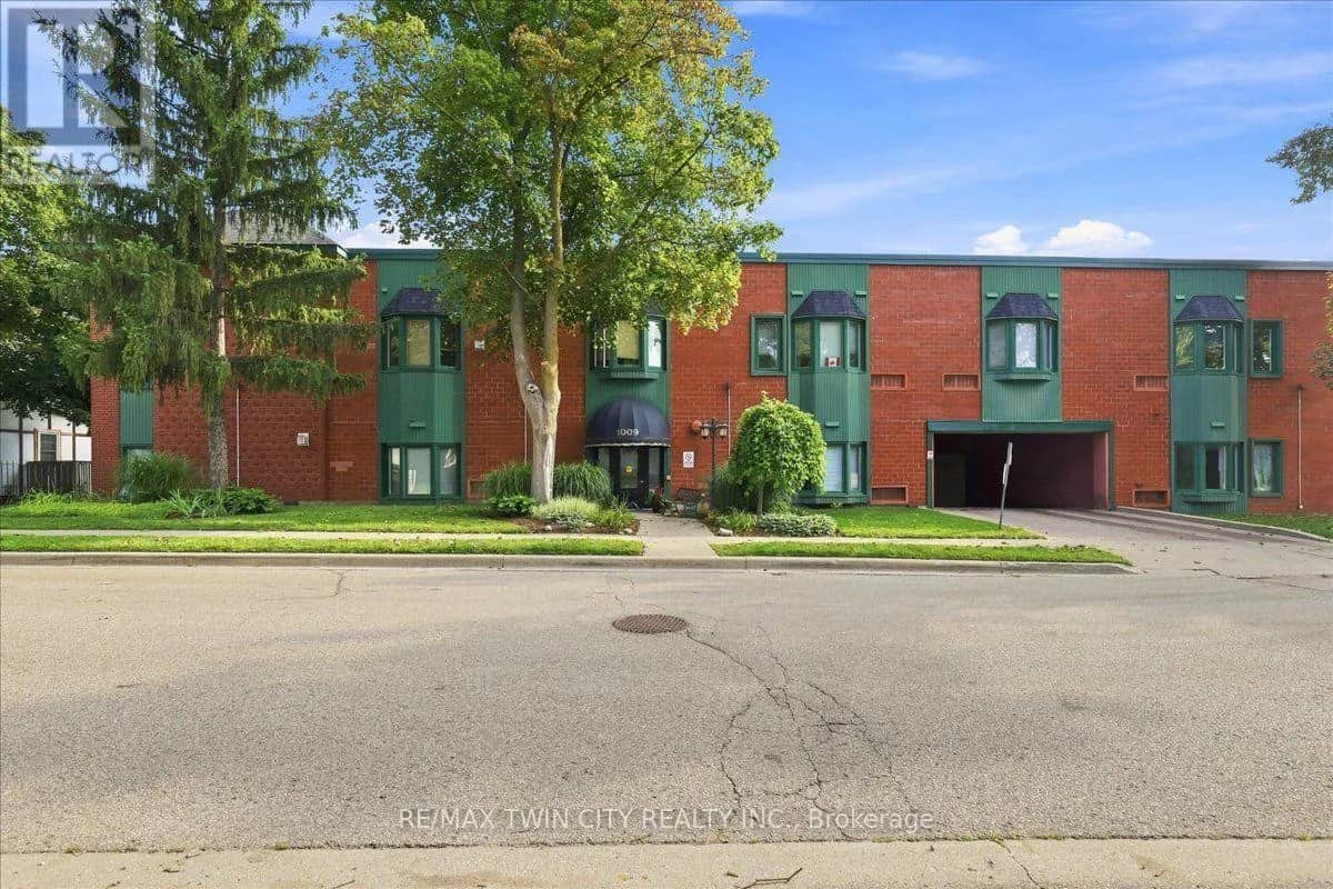 217 - 1009 QUEENSTON ROAD