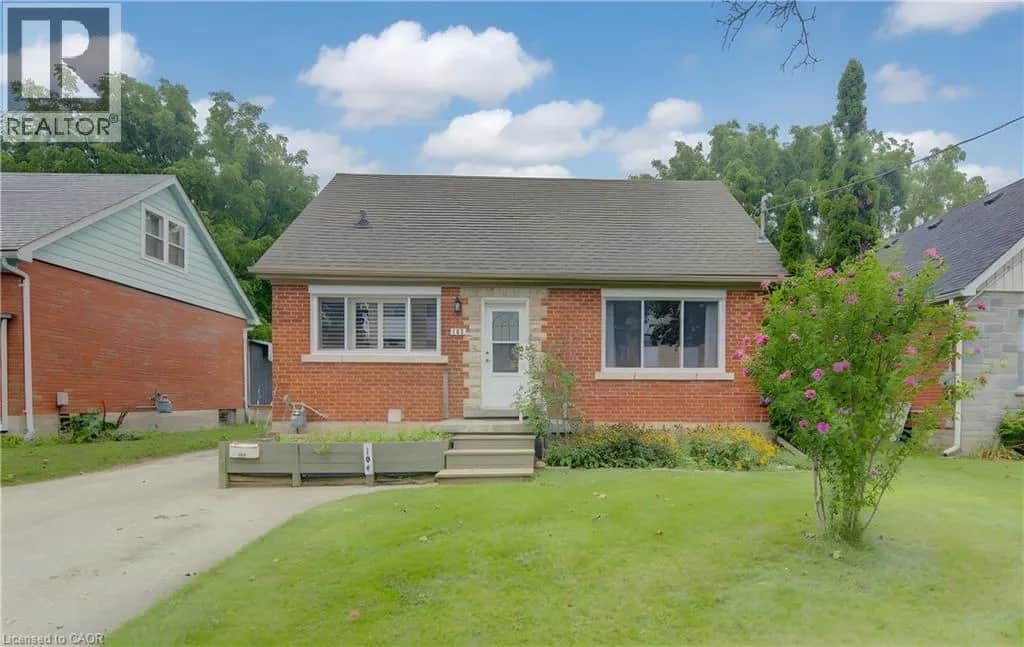 104 MAUSSER Avenue