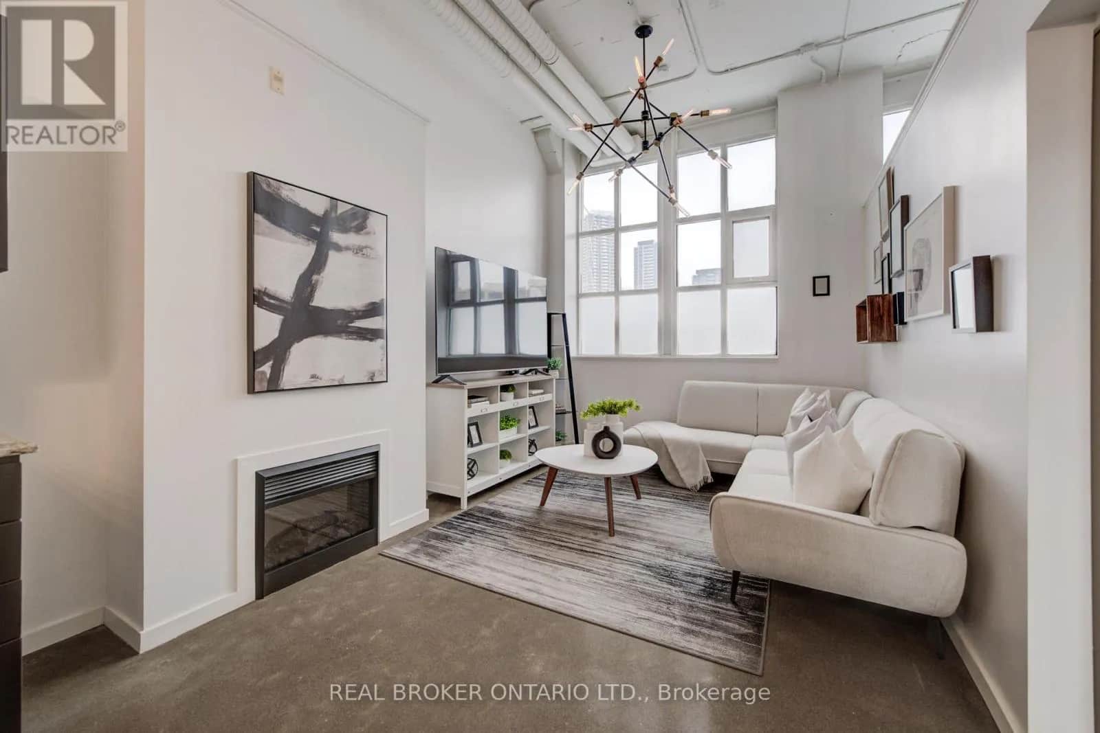 126 - 410 KING STREET W