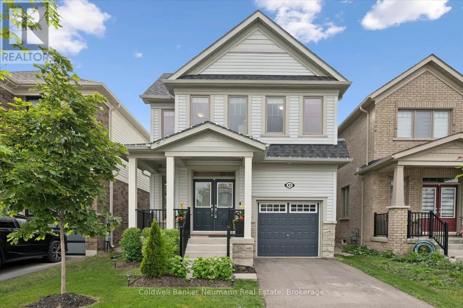 43 HARPIN WAY W