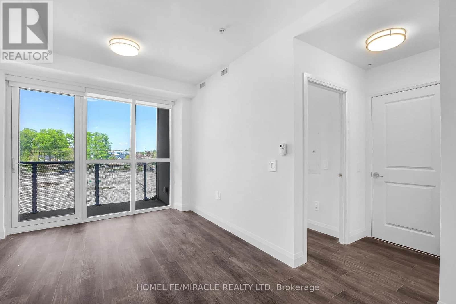 320 - 1333 WEBER STREET E