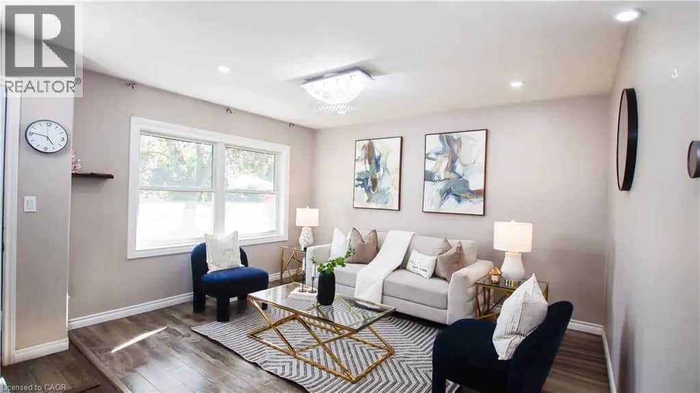 18 CLEARVIEW Drive