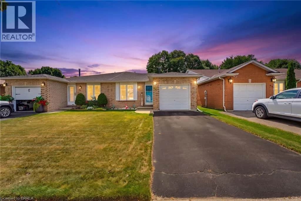 42 BUCHANAN Crescent