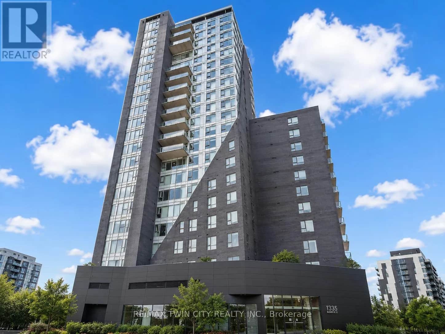 802 - 158 KING STREET N