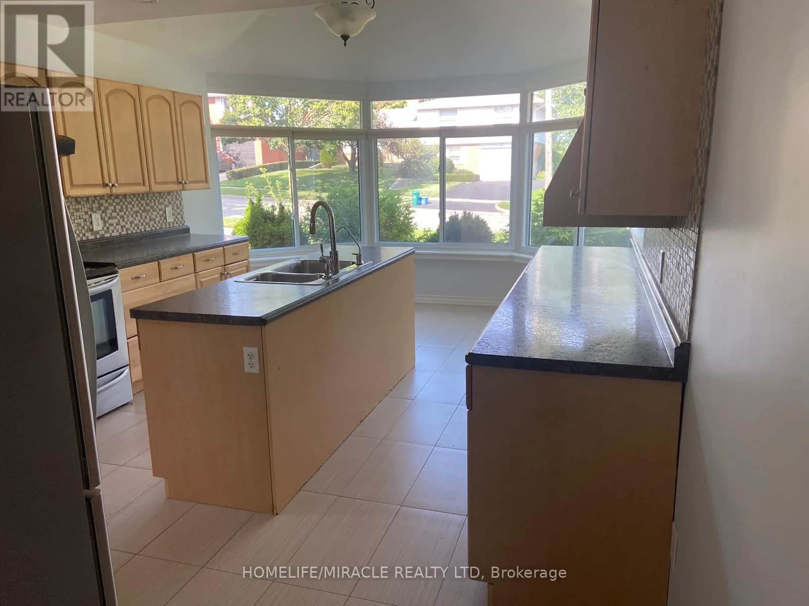 25 THORNRIDGE CRESCENT
