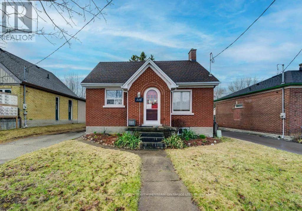 135 STIRLING AVENUE