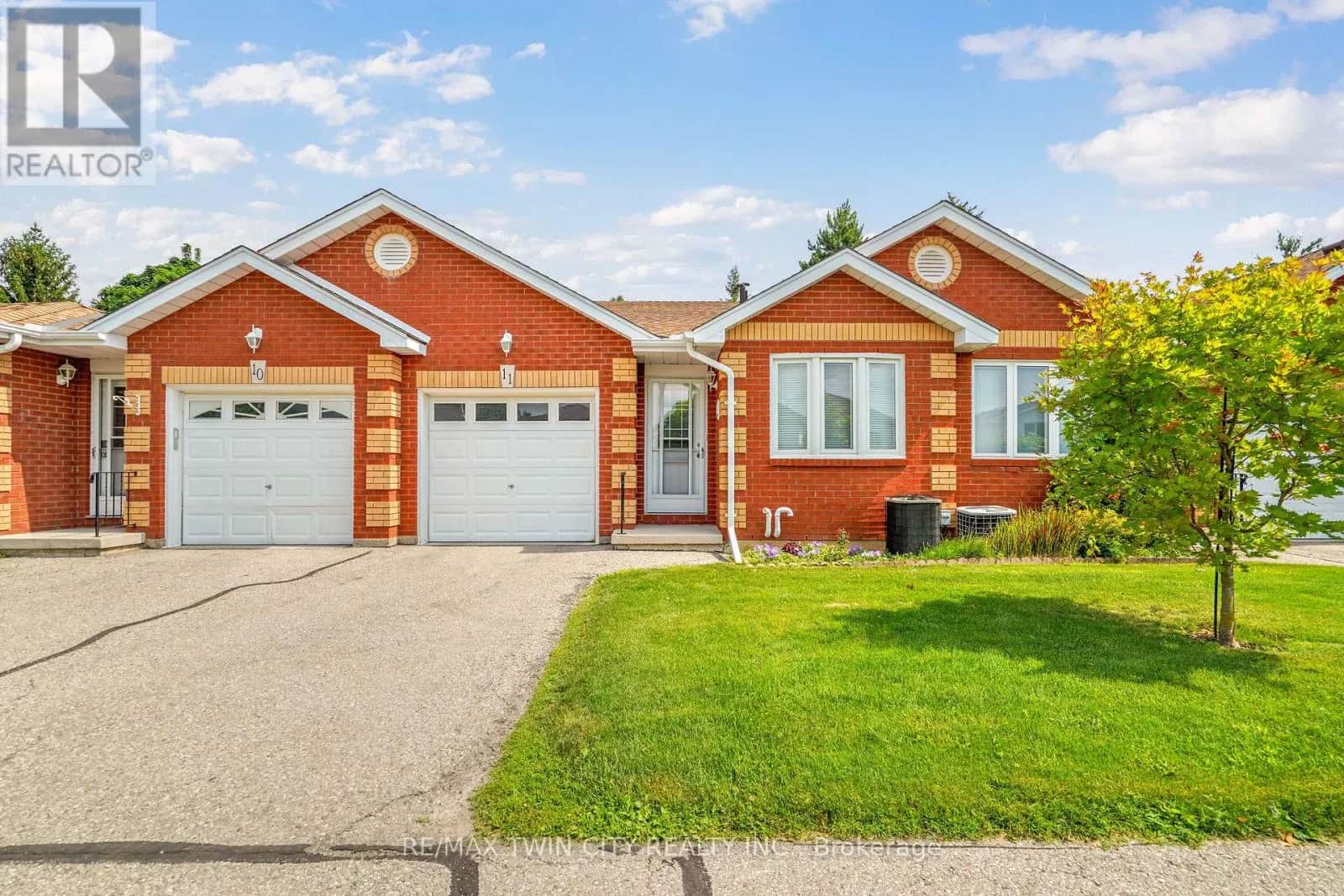 11 - 1 BUCHANAN CRESCENT