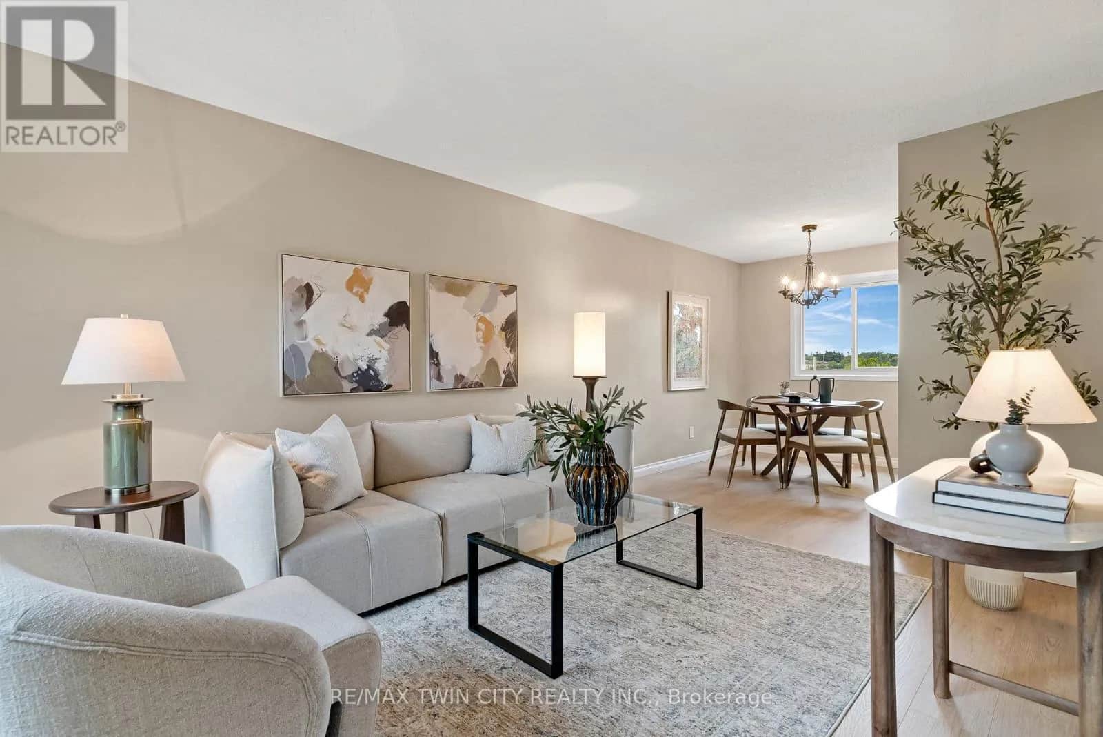 23 - 25 UPPER CANADA DRIVE
