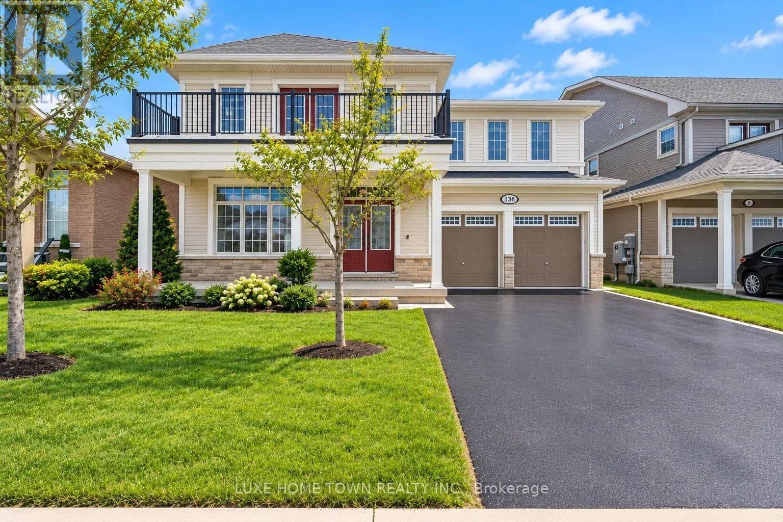 136 HARPIN WAY E