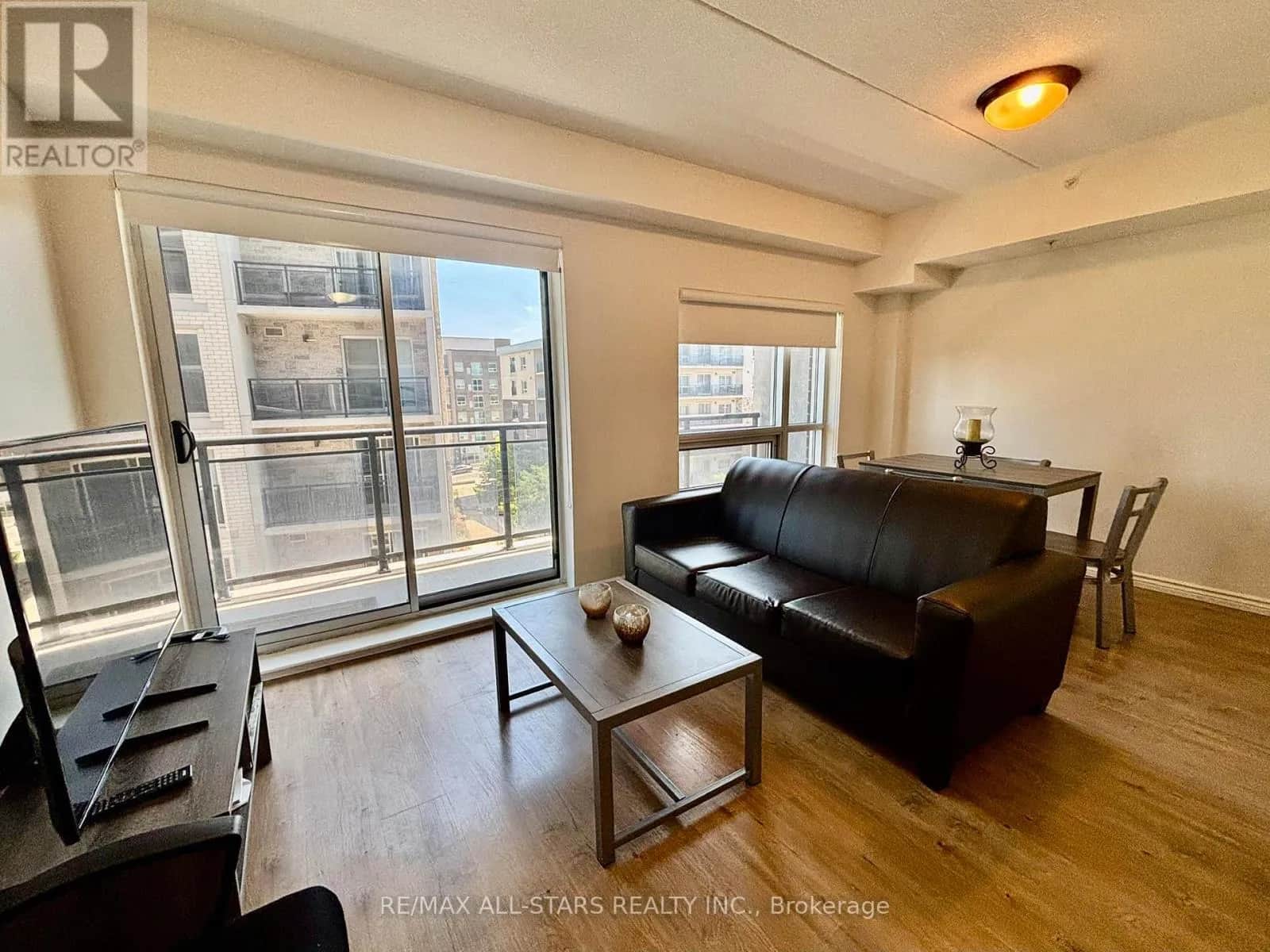 307 - 275 LARCH STREET