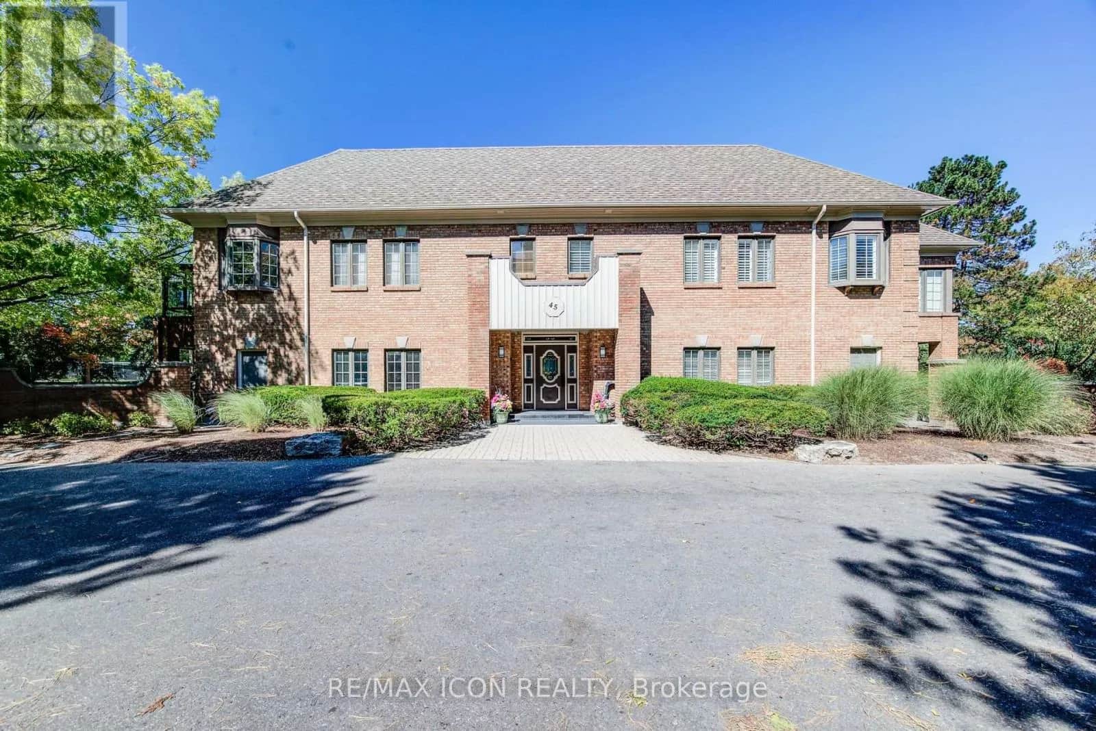 32 - 45 BLUE SPRINGS DRIVE