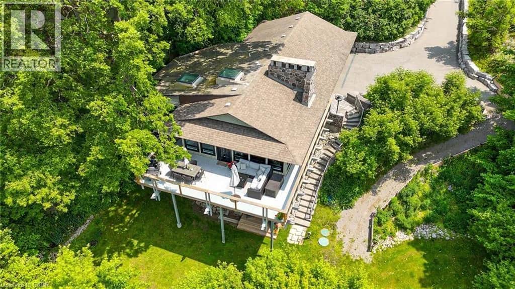 50 GREENSVIEW Drive