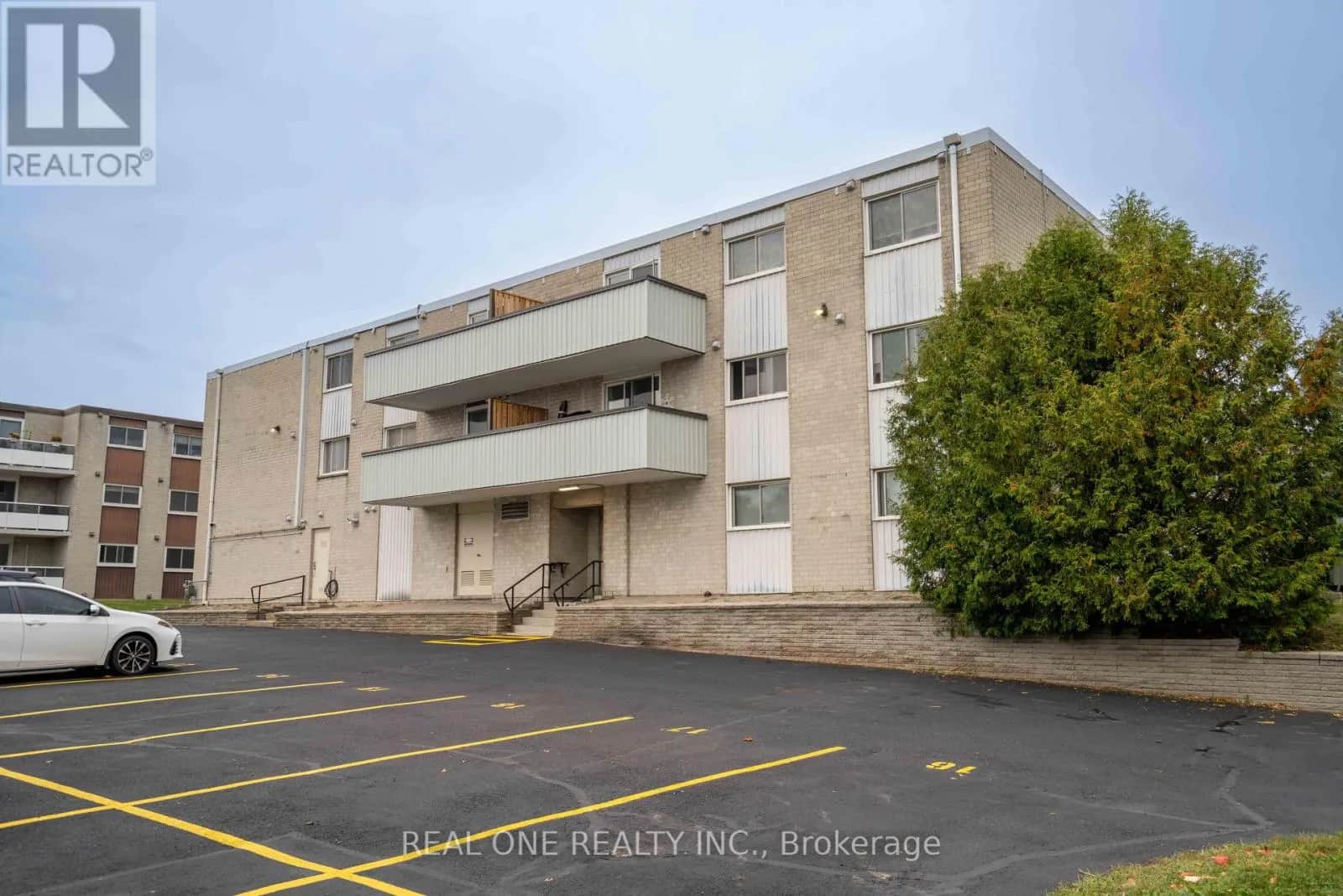 204 - 6 WALTON AVENUE