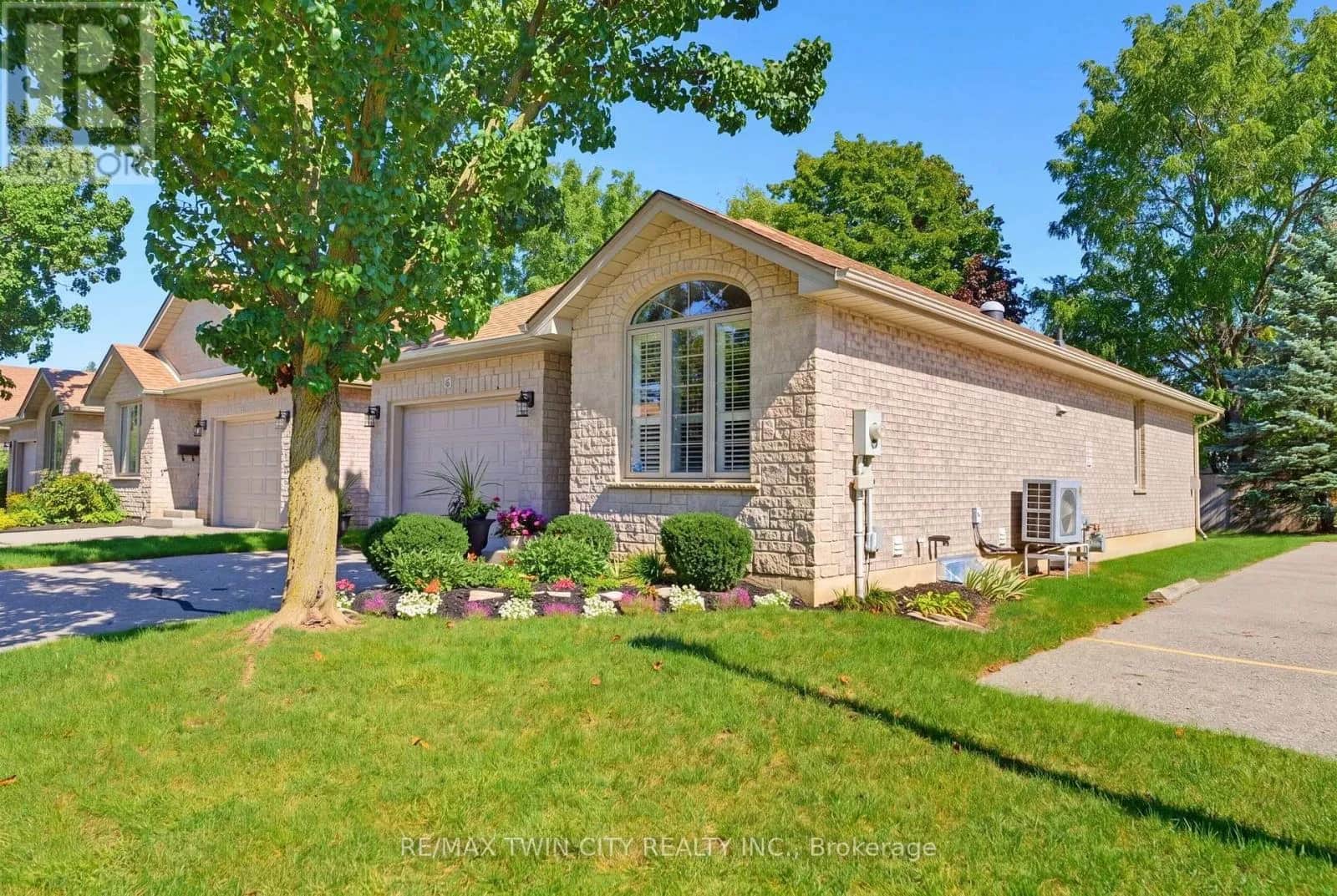 9 - 73 MORTON AVENUE W