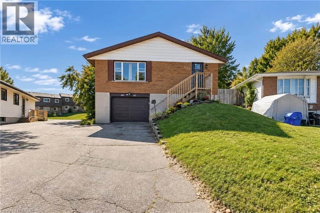 135 CEDARHILL Crescent