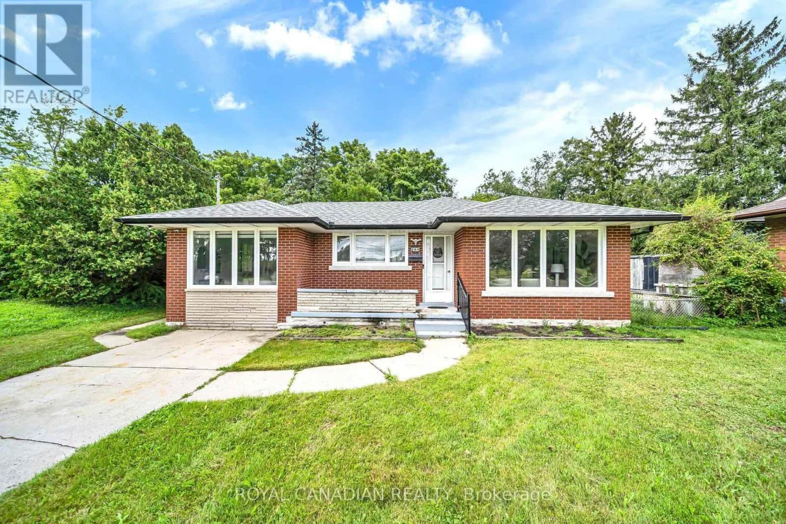 284 CEDAR CRESCENT