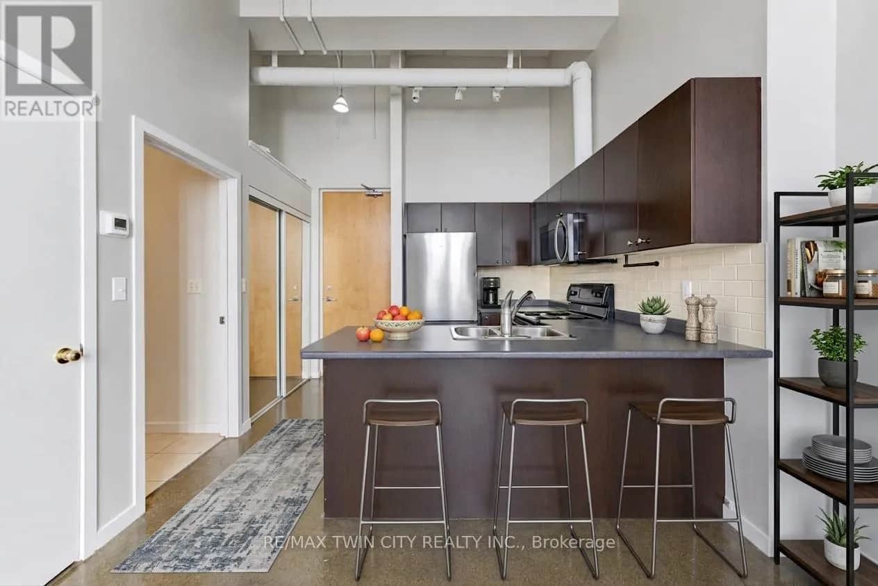 405 - 404 KING STREET W