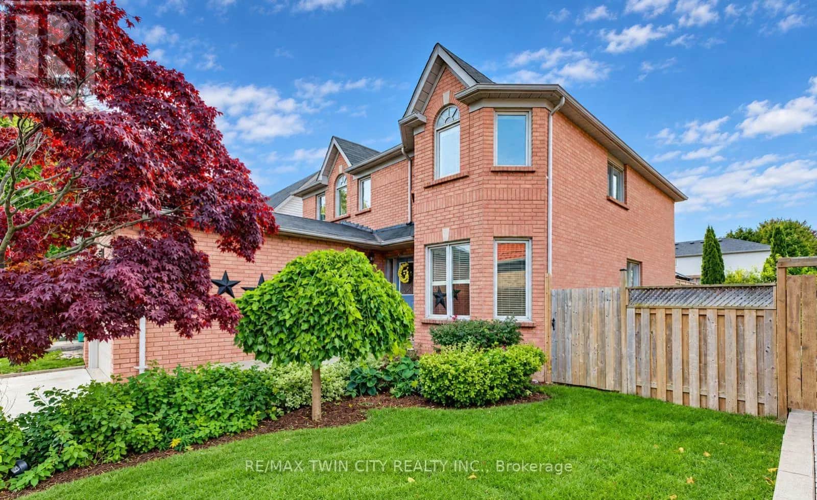 11 PEREGRINE CRESCENT