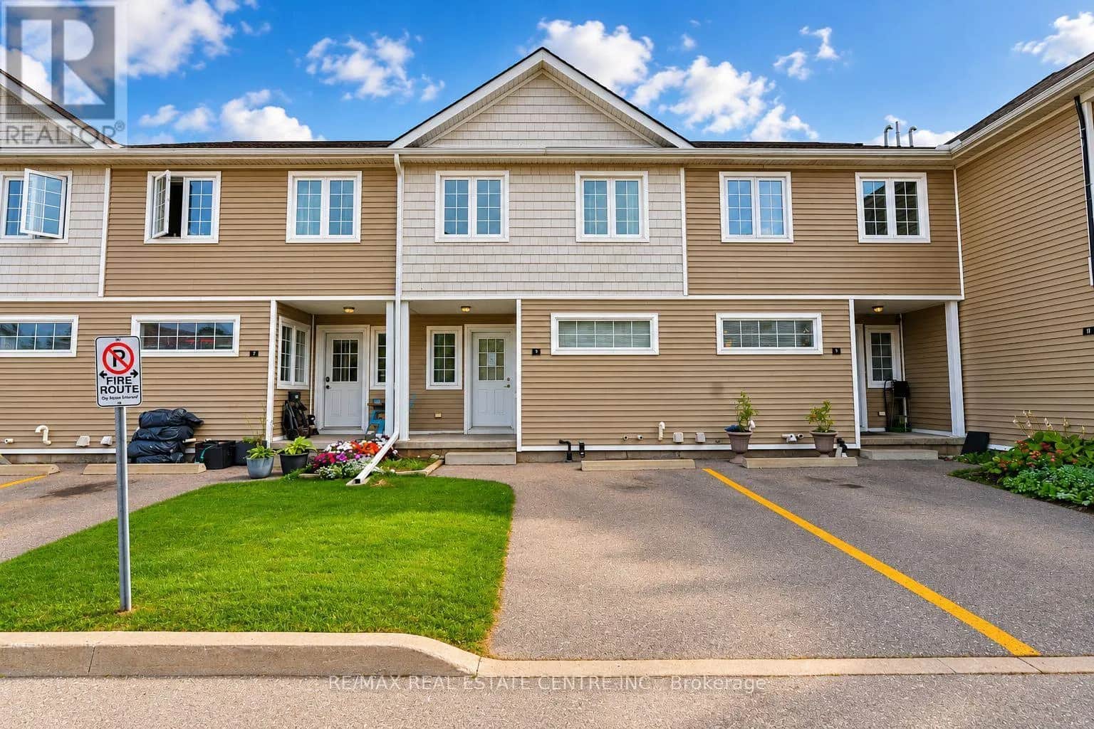 8 - 23 HOWE DRIVE