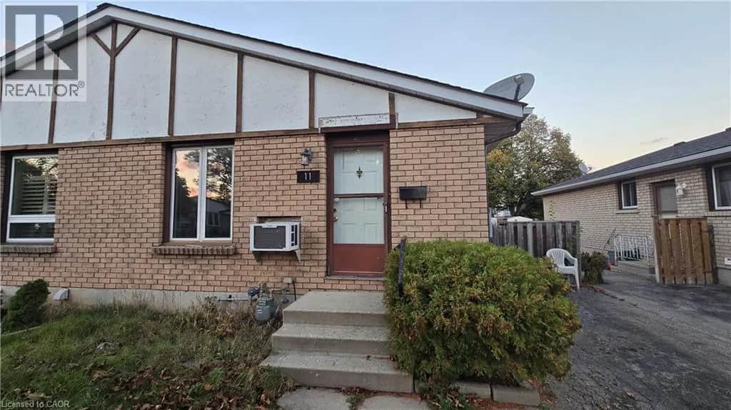 11 DEBBY Crescent
