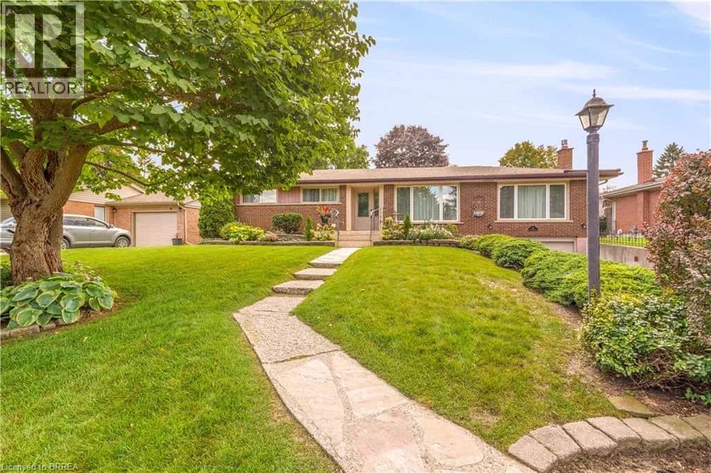 25 BRIER Crescent