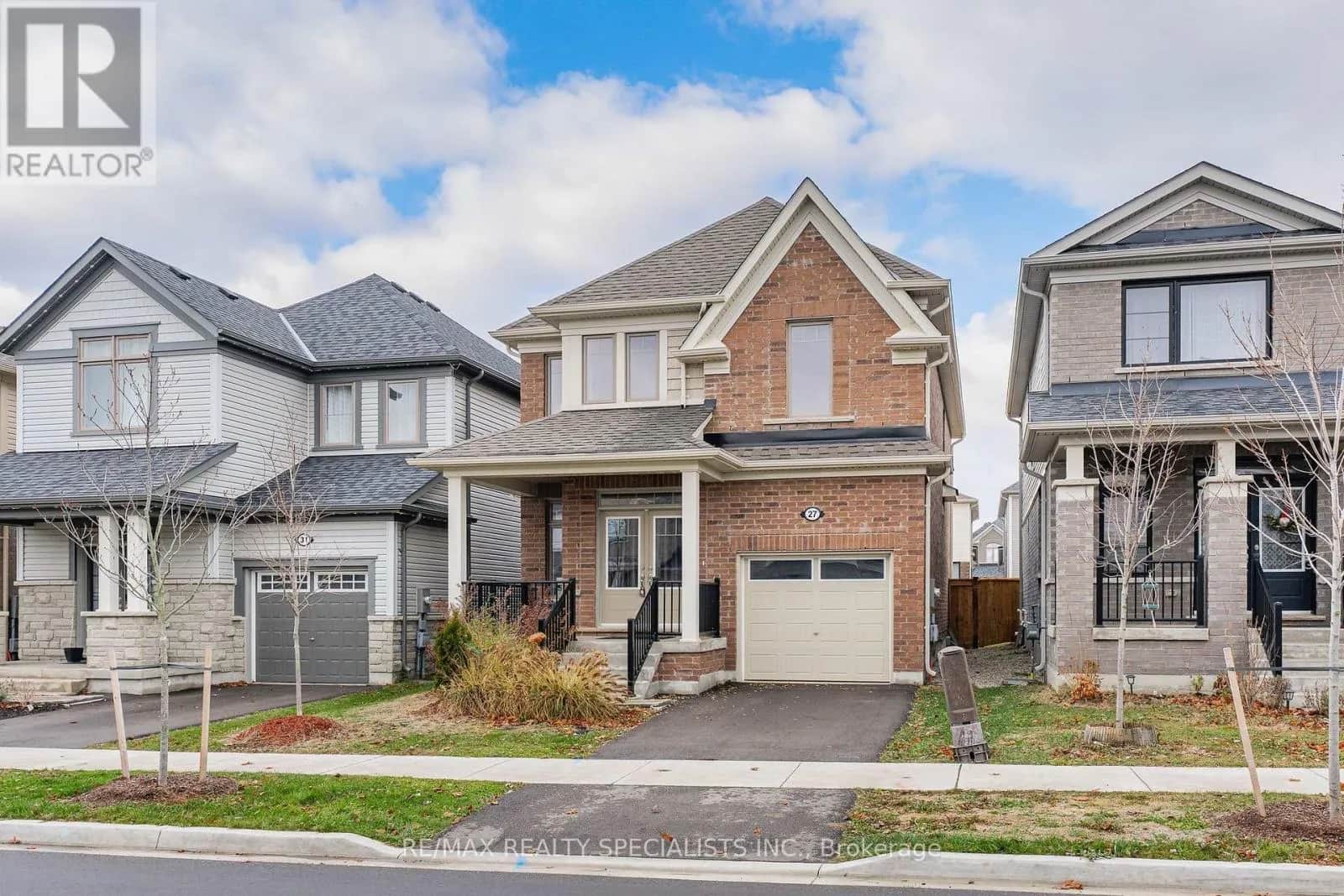 27 HARPIN WAY W