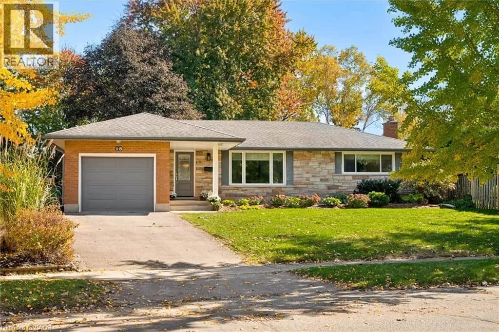 18 EVELYN Crescent