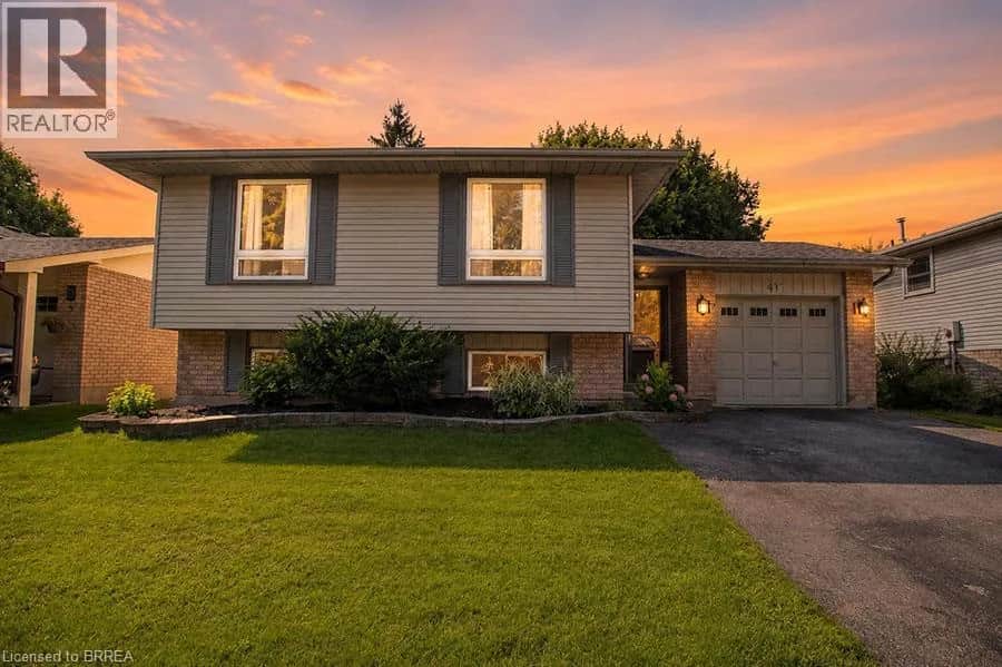 27 MYRTLEVILLE Drive