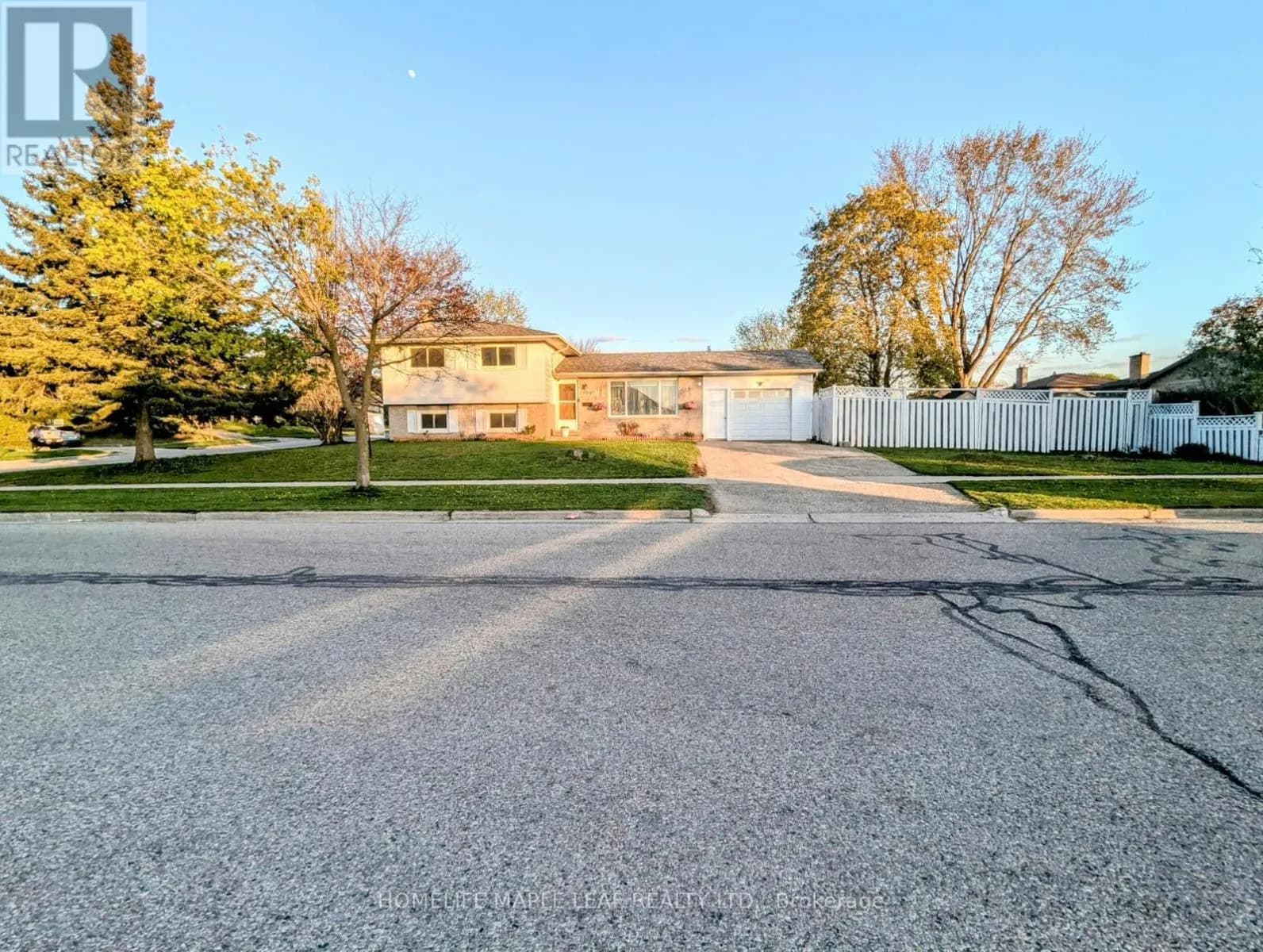261 OVERLEA DRIVE — photo 3 of 17