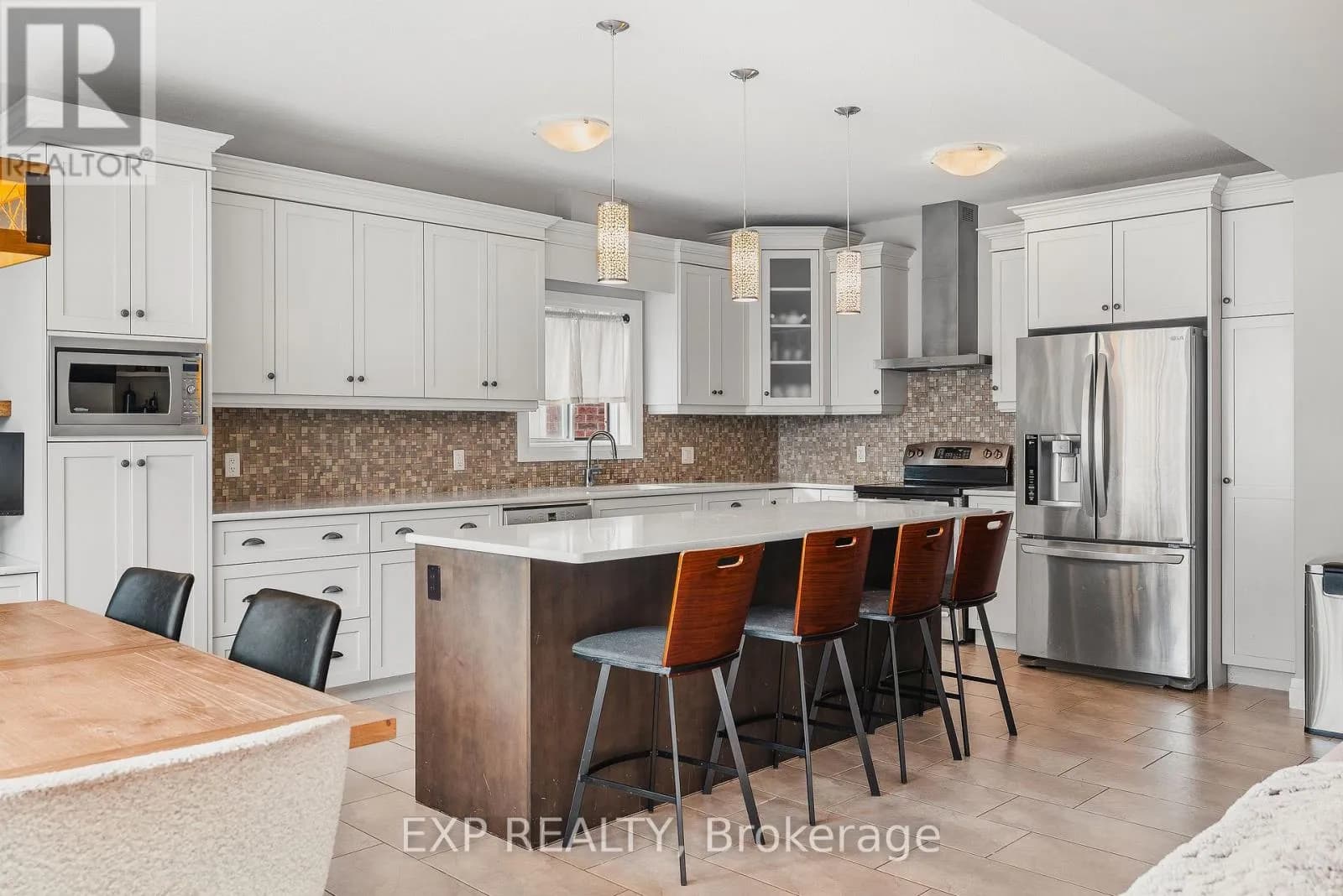 346 MOORLANDS CRESCENT — photo 5 of 44