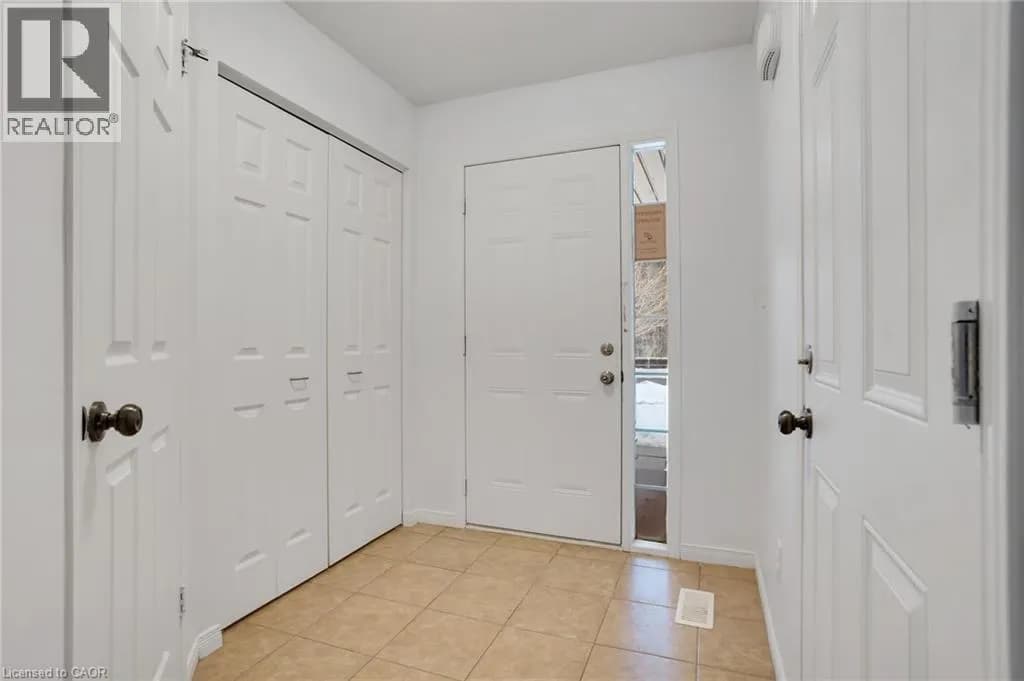 310 FALLOWFIELD Drive — photo 4 of 23