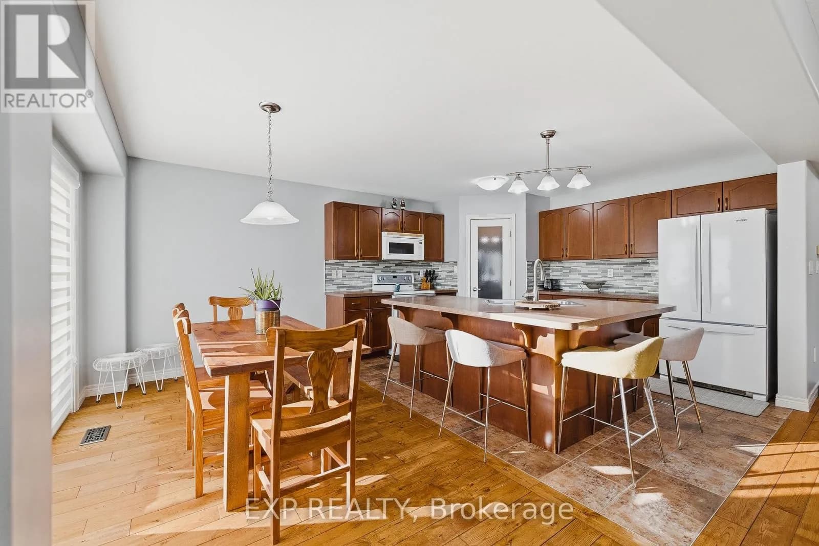 23 DOON CREEK STREET — photo 3 of 44