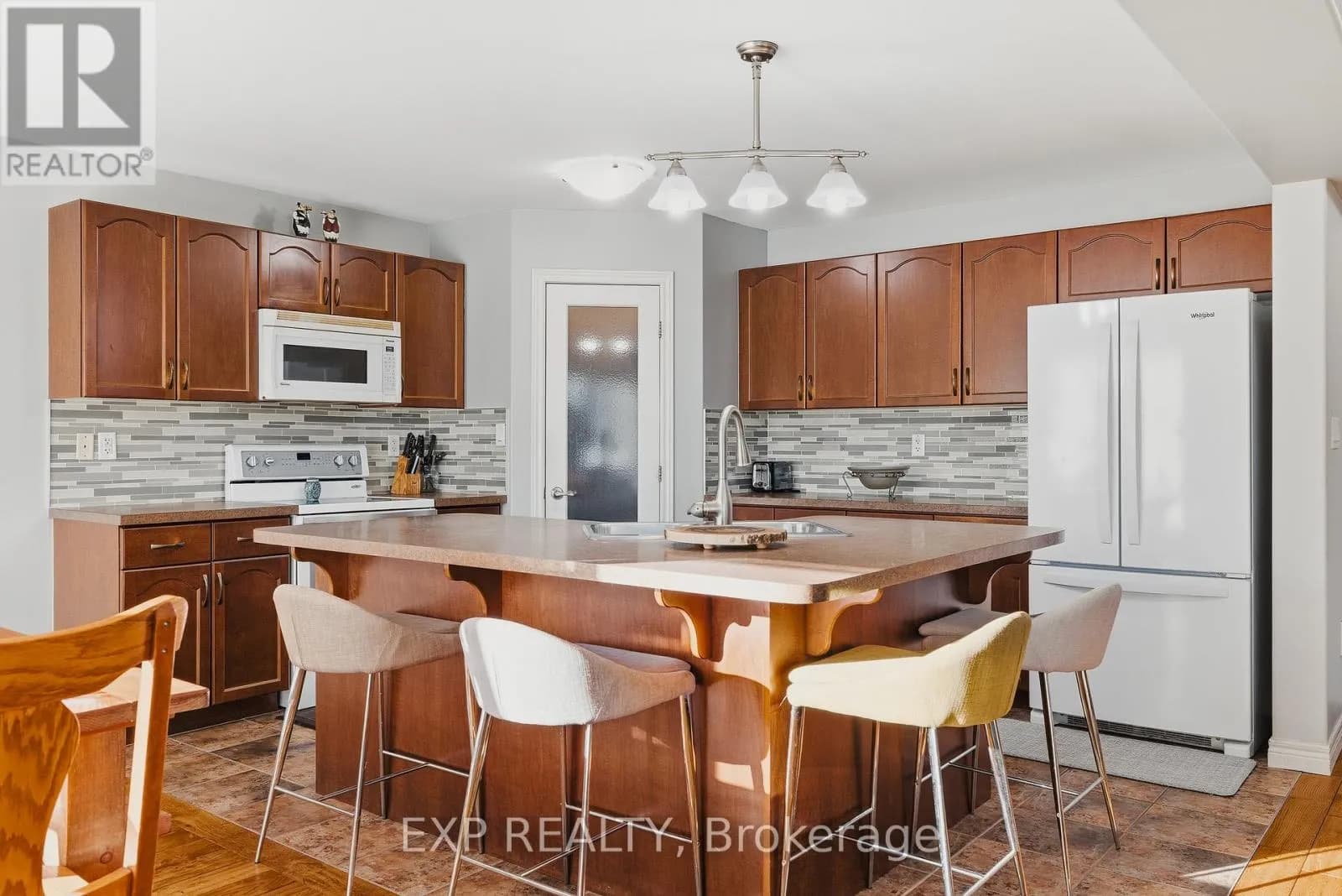 23 DOON CREEK STREET — photo 4 of 44