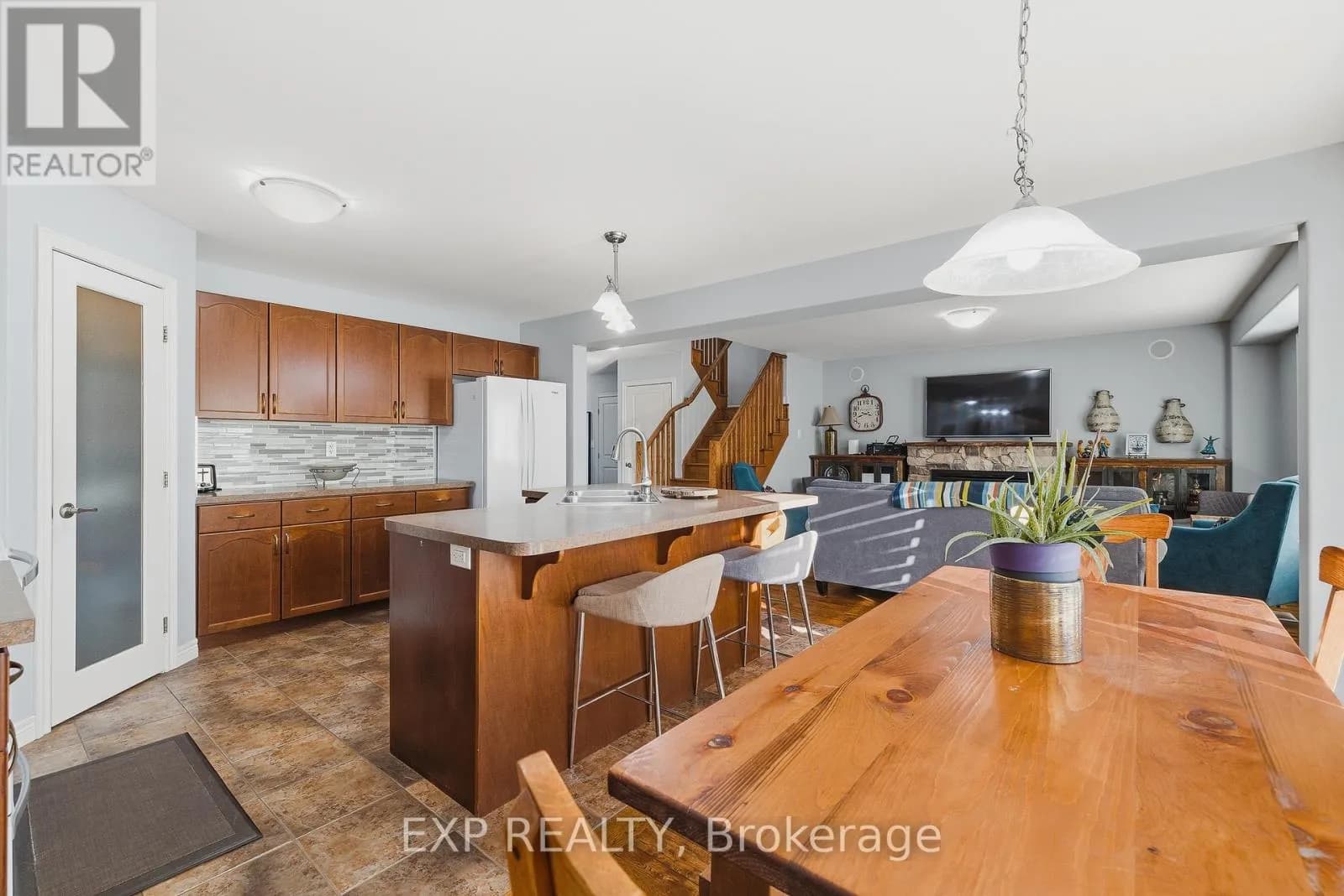 23 DOON CREEK STREET — photo 5 of 44