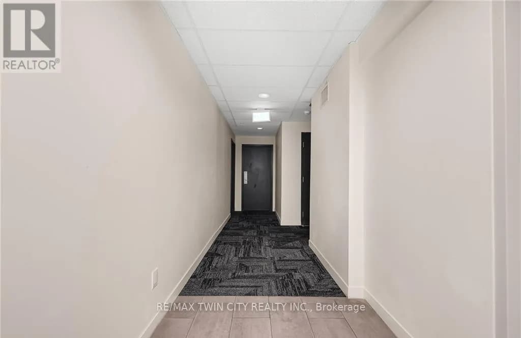 807 - 128 KING STREET — photo 5 of 23