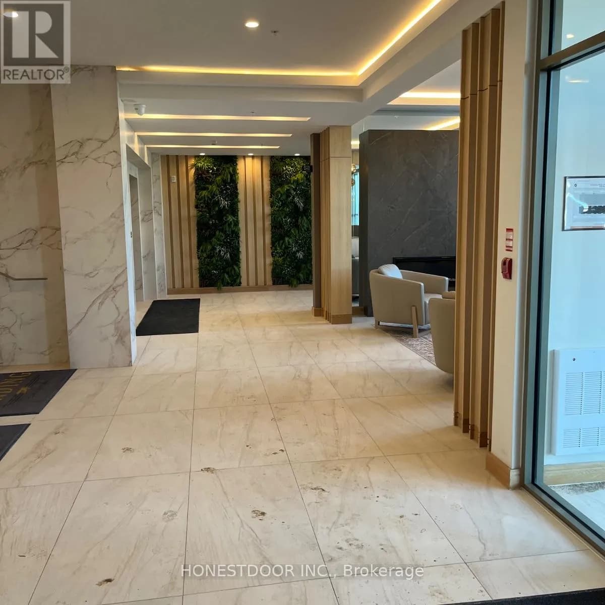 303 - 34 NORMAN STREET — photo 2 of 23