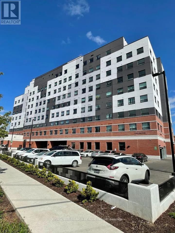 611 - 1 WELLINGTON STREET — photo 1 of 15