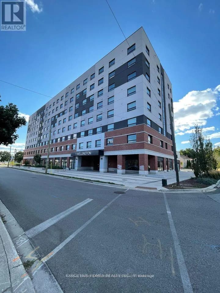 611 - 1 WELLINGTON STREET — photo 2 of 15