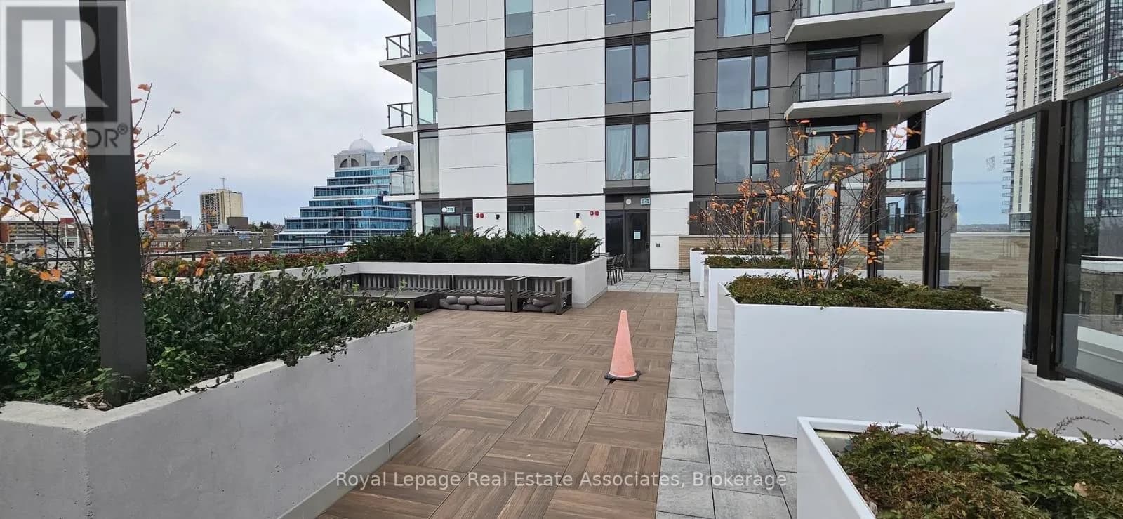 409 - 55 DUKE STREET W — photo 2 of 29
