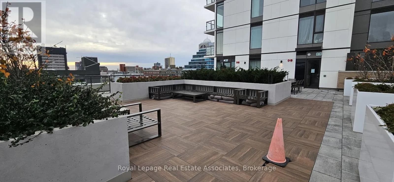 409 - 55 DUKE STREET W — photo 3 of 29