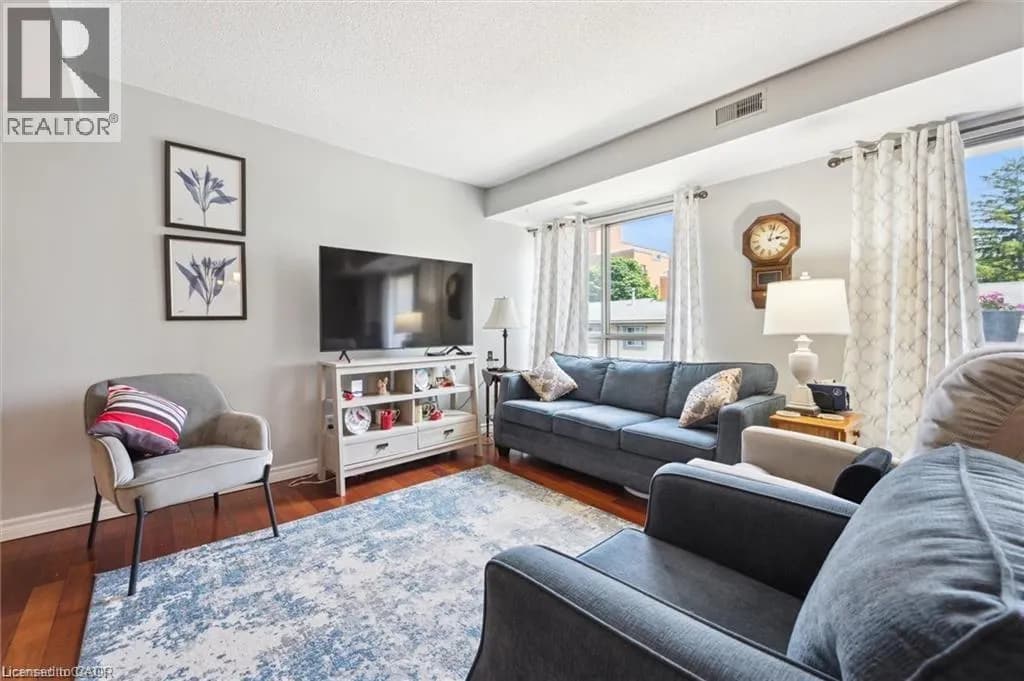 3267 KING Street E Unit# 204 — photo 5 of 26